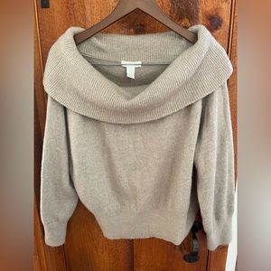 H&M off the shoulder sweater size medium